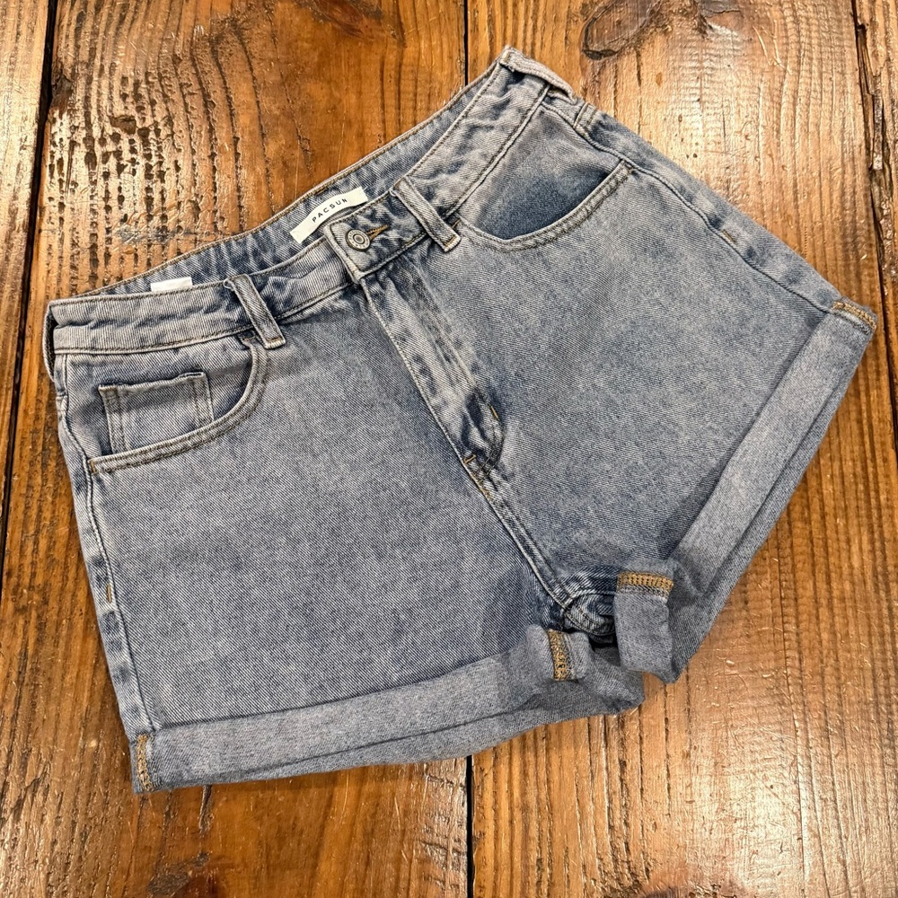 PacSun Mom Shorts | Size 29 Classic blue wash denim.